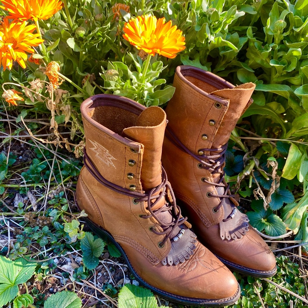 EUC Vintage Brown Kiltie/Packer Lace Up Boots with Embroidery Stitch Detail